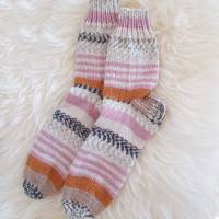 Handgestrickte Socken in Gr. 38/39 Wollsocken Söckchen Ringelsocken Kuschelsocken Strümpfe in beige rosa messing schwarz Bild 1