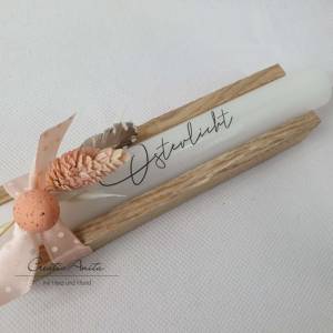 Geschenkkerze - Stabkerze mit Spruch -Osterlicht- Dekoriert mit Trockenblumen, kleinem Osterei in Holzverpackung Bild 1