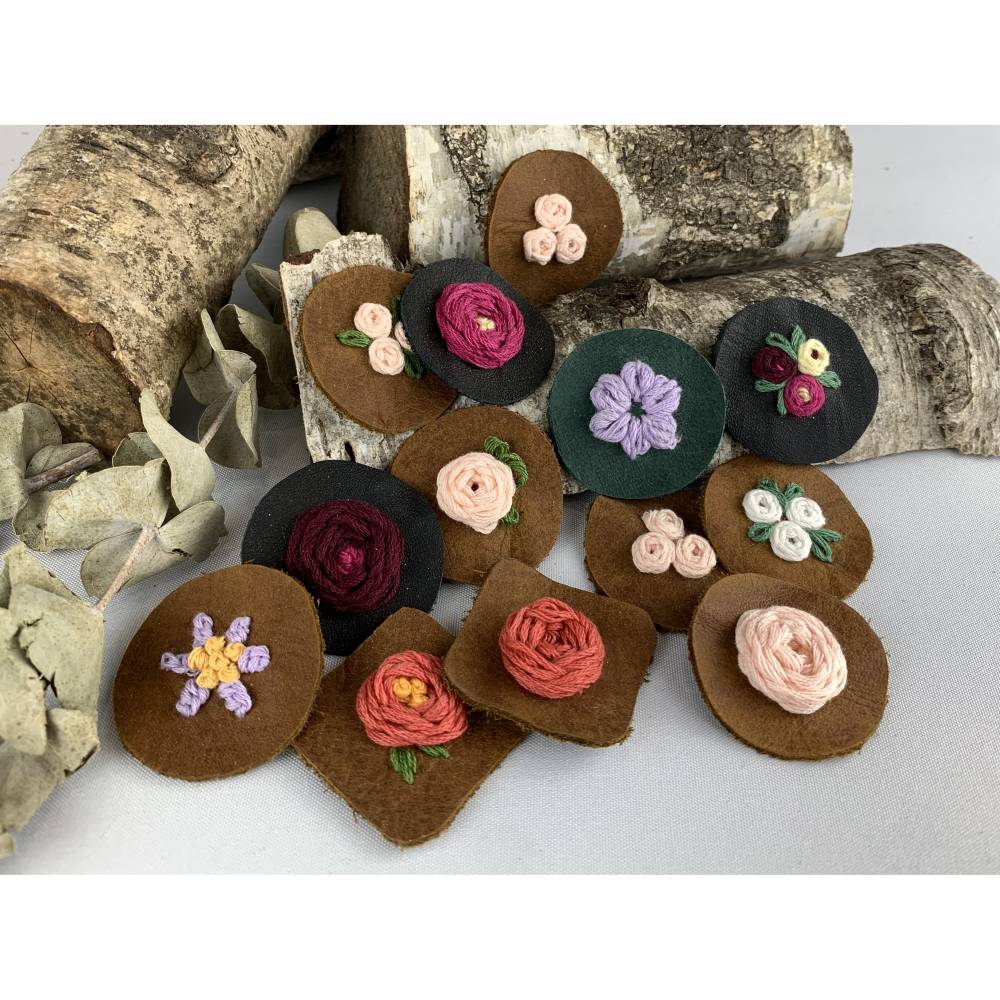 bestickte Leder-Patches Aufnäher mit Blüten Blumen Stickerei