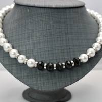 Dicke weiße Perlenkette Kette Perlen Muschelkern mit schwarze Glasperlen geschliffen Bild 1