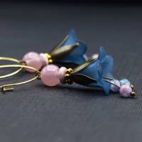 Ohrringe, Creolen mit Blüten, blau und rose Bild 1