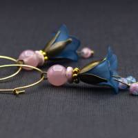 Ohrringe, Creolen mit Blüten, blau und rose Bild 3