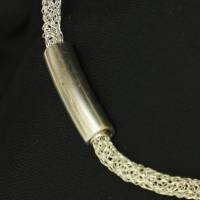 Boho-Choker gehäkelt aus Silberdraht mit Silberröhrchen als Eyecatcher und faszinierendem Verschluss Bild 5