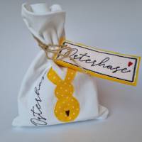 Geschenkesäckchen mit passendem Label für Ostern - OSTERHASE - in gelb mit weißen Pünktchen von he-ART by helen hesse Bild 3