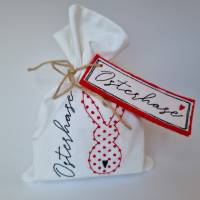Geschenkesäckchen mit passendem Label für Ostern - OSTERHASE - in weiß mit roten Pünktchen von he-ART by helen hesse Bild 3