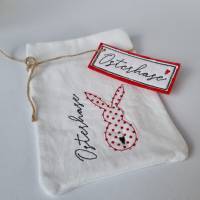 Geschenkesäckchen mit passendem Label für Ostern - OSTERHASE - in weiß mit roten Pünktchen von he-ART by helen hesse Bild 6