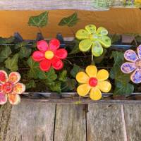 5 bunte Keramik Blumen, handgefertigt Bild 1