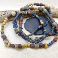Strang mit kleinen Djenné-Perlen, verschiedene Farben, gefunden in Mali 3-6mm - Strang ca. 60cm - antike Nila Glasperlen Bild 1