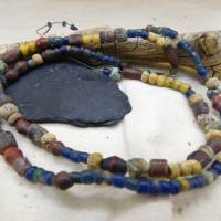 Strang mit kleinen Djenné-Perlen, verschiedene Farben, gefunden in Mali 3-6mm - Strang ca. 60cm - antike Nila Glasperlen Bild 5