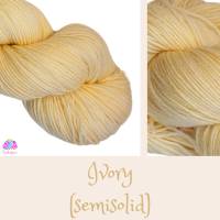 Ivory Semisolid, Handgefärbte Sockenwolle/Tuchwolle, 4fädig, 100 g Strang Bild 1