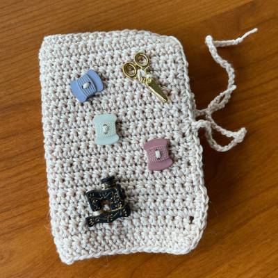  Nadeletui, Nadelbuch  mit Motivknöpfe