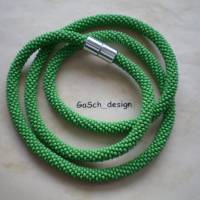 Häkelkette, gehäkelte Perlenkette * langer, fröhlicher Grashüpfer - auf 80 cm Bild 1