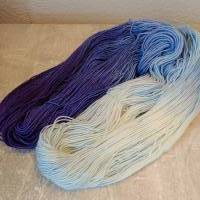 handgefärbte Sockenwolle, Sockenwolle 4-fach, Blau-Violett im Farbverlauf, Strang, #2311 Bild 3