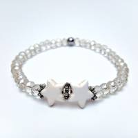 Ein Armband aus Glas Perlen mit einem Howlith Sternen - Glasperlen Armkette in Maßanfertigung für dich Bild 1