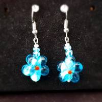 Ohrhänger aus Glas, blaue Blumen Bild 1