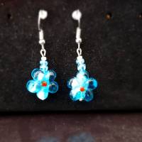Ohrhänger aus Glas, blaue Blumen Bild 2