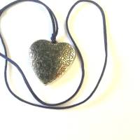 Halskette lang mit silberfarbenem Herzanhänger von Hobbyhaus Bild 2