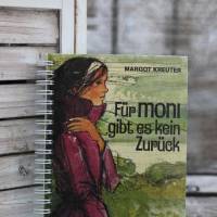 Notizbuch "Für Moni gibt es kein zurück" aus dem alten Kinderbuch von 1974 upcycling Geschenk 70er Jahre Bild 2