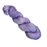 Handgefärbte Socken- und Tuchwolle mit Bambus, 4fädig, 100 g Strang, Farbe: "Lavender Semisolid" Bild 1