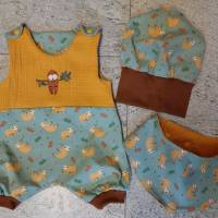 Strampler Einteiler Strampelanzug , Beanie Mütze, Halstuch 3teiliges Set Baby Kinder personalisiert Handmad Bild 3