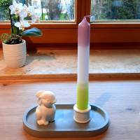 Osterdeko-Set aus ovalem Tablett, kleinem Osterhasen und Kerzenhalter mit dip dye Kerze Bild 1