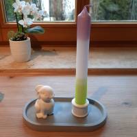 Osterdeko-Set aus ovalem Tablett, kleinem Osterhasen und Kerzenhalter mit dip dye Kerze Bild 2