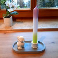 Osterdeko-Set aus ovalem Tablett, kleinem Osterhasen und Kerzenhalter mit dip dye Kerze Bild 3