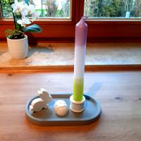 Osterdeko-Set aus ovalem Tablett, kleinem Osterhasen und Kerzenhalter mit dip dye Kerze Bild 4