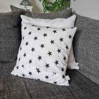 weiße Kissenhülle mit schwarzen Sternen, Kissenbezug 40 x 40 cm, Dekokissen für das Sofa Bild 2