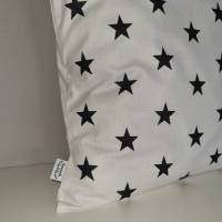 weiße Kissenhülle mit schwarzen Sternen, Kissenbezug 40 x 40 cm, Dekokissen für das Sofa Bild 3