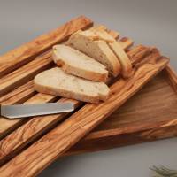 Olivenholz Brotschneidebrett mit Krümelfach | L 40 cm | Handmade Bild 5