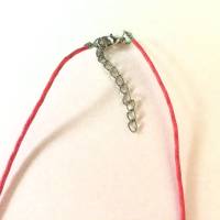 Halskette mit silberfarbenem Herzanhänger am rosa Band von Hobbyhaus Bild 2