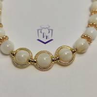 Schönes weißes Perlmutt Perlenarmband mit Metallelementen, Karabinerverschluss und Herz Charm, goldfarben Bild 4