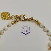 Schönes weißes Perlmutt Perlenarmband mit Metallelementen, Karabinerverschluss und Herz Charm, goldfarben Bild 6