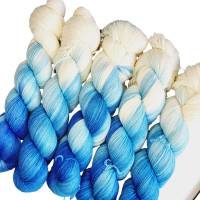"Blue Sky", Wollelfe Merino Deluxe, handgefärbte Socken- und Tuchwolle, 4fädig, 100 g Strang Bild 2