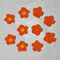 gehäkelte Blüten (in vielen unterschiedlichen Farben verfügbar) Bild 2