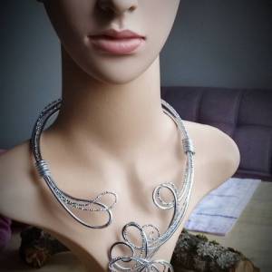 Aluminiumdraht-Halsreif , Halsreif silber , barockes Perlencollier,Medusa,offene Halskette, perlenkette silber,,Halsreif Bild 2