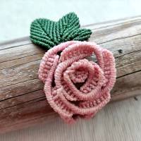 bezauberndes Makramee  Armband mit Rosenblüte und Blatt Bild 1