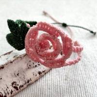 bezauberndes Makramee  Armband mit Rosenblüte und Blatt Bild 2