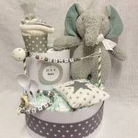 Windeltorte Elefant weiß grau mit Name baby torte babyshower party geburt taufe geschenk schnullerkette boy girl kuchen Bild 1