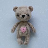 Kuscheltier Häkeltier Teddy Mini in Brauntönen aus Baumwolle Handarbeit Geschenk zum Valentinstag Bild 4