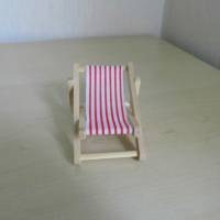 Miniatur Liegestuhl zur Dekoration oder zum Basteln für den Feengarten , Wichteldorf oder Puppenhaus Bild 1