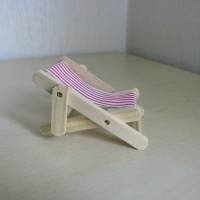 Miniatur Liegestuhl zur Dekoration oder zum Basteln für den Feengarten , Wichteldorf oder Puppenhaus Bild 2