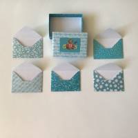 Geschenkbox mit 5 kleinen dazu passenden Umschlägen mit verschiedenen Mustern, Teddymotiv, türkis Bild 3