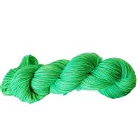 Handgefärbte Socken- und Tuchwolle mit Bambus, 4fädig, 100 g Strang, Farbe: "Bright Green Semisolid" Bild 1