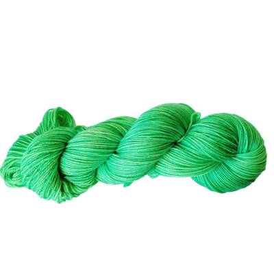 Handgefärbte Socken- und Tuchwolle mit Bambus, 4fädig, 100 g Strang, Farbe: "Bright Green Semisolid"