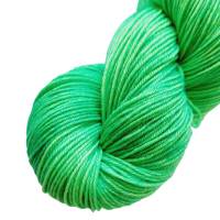 Handgefärbte Socken- und Tuchwolle mit Bambus, 4fädig, 100 g Strang, Farbe: "Bright Green Semisolid" Bild 2
