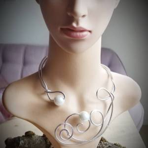 Aluminiumdraht-Halsreif , Halsreif silber , barockes Perlencollier,Medusa,offene Halskette, perlenkette silber,,Halsreif Bild 4
