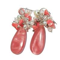 Ohrringe Erdbeerquarz Tropfen mit Traube aus Koralle rosa Perlen weiß cluster Bild 2