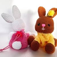 Hase zum Befüllen Zugbeutel Ostern Geschenkidee Kuscheltier Bunny Amigurumi Geschenkverpackung Gutschein Geldgeschenk Bild 2